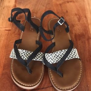 Toms size 8 Lexie flat sandals